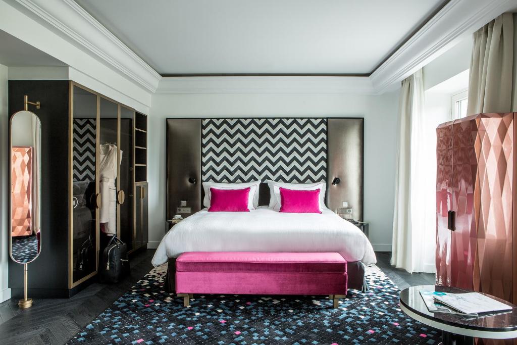 Indulge in the lavish room features of Hôtel Fauchon, where contemporary design harmonizes with luxurious comfort.
