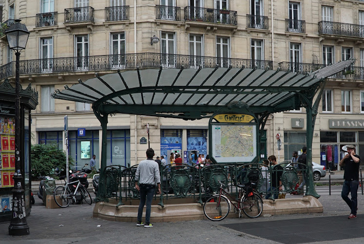 Édicule Guimard of the Europe station