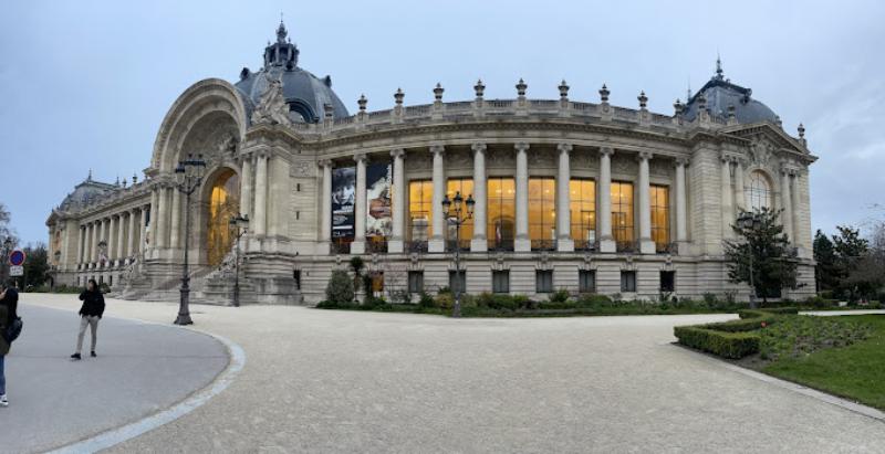 Grand palais structure from afar