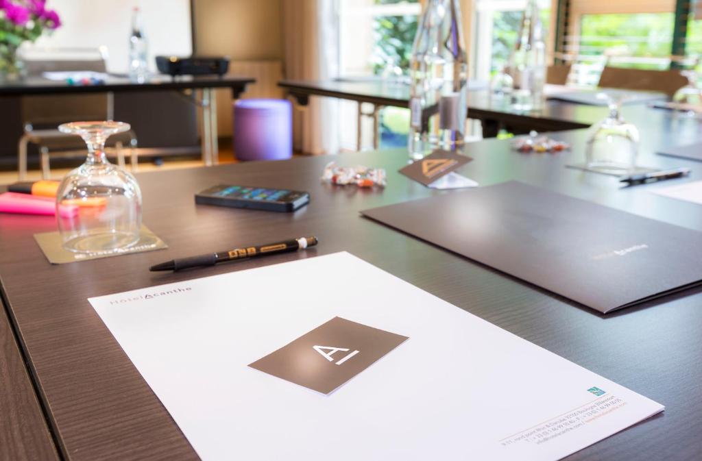 At Hotel Acanthe - Boulogne Billancourt, we provide comprehensive business and meeting facilities, including modern conference rooms equipped with state-of-the-art technology and high-speed internet access.