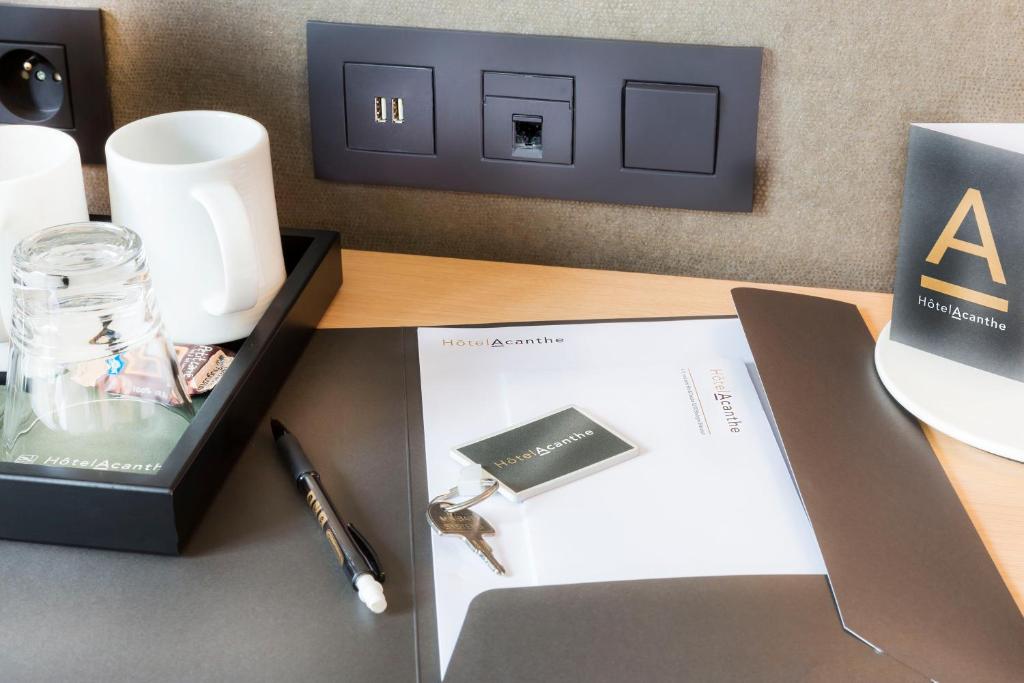 At Hotel Acanthe - Boulogne Billancourt, we provide comprehensive business and meeting facilities, including modern conference rooms equipped with state-of-the-art technology and high-speed internet access.