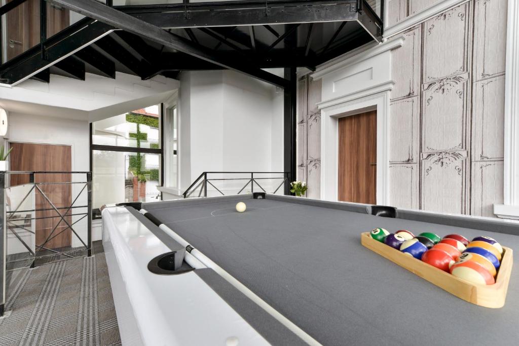 Hotel Atrium Paris Amenities: Experience luxurious offerings including a fitness center, spa services, and a gourmet restaurant serving exquisite French cuisine.
