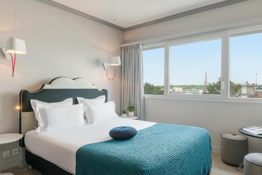 Hotel Atrium Paris Bedroom: A cozy and elegant retreat adorned with Parisian charm and modern comforts.