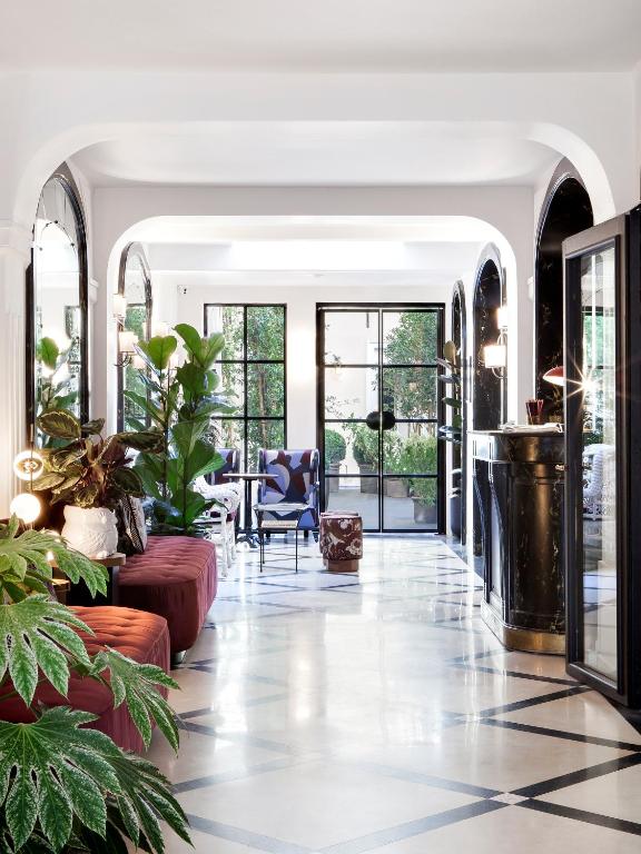 Embrace the distinctive charm of Hôtel Bienvenue with its array of unique features that set it apart.
