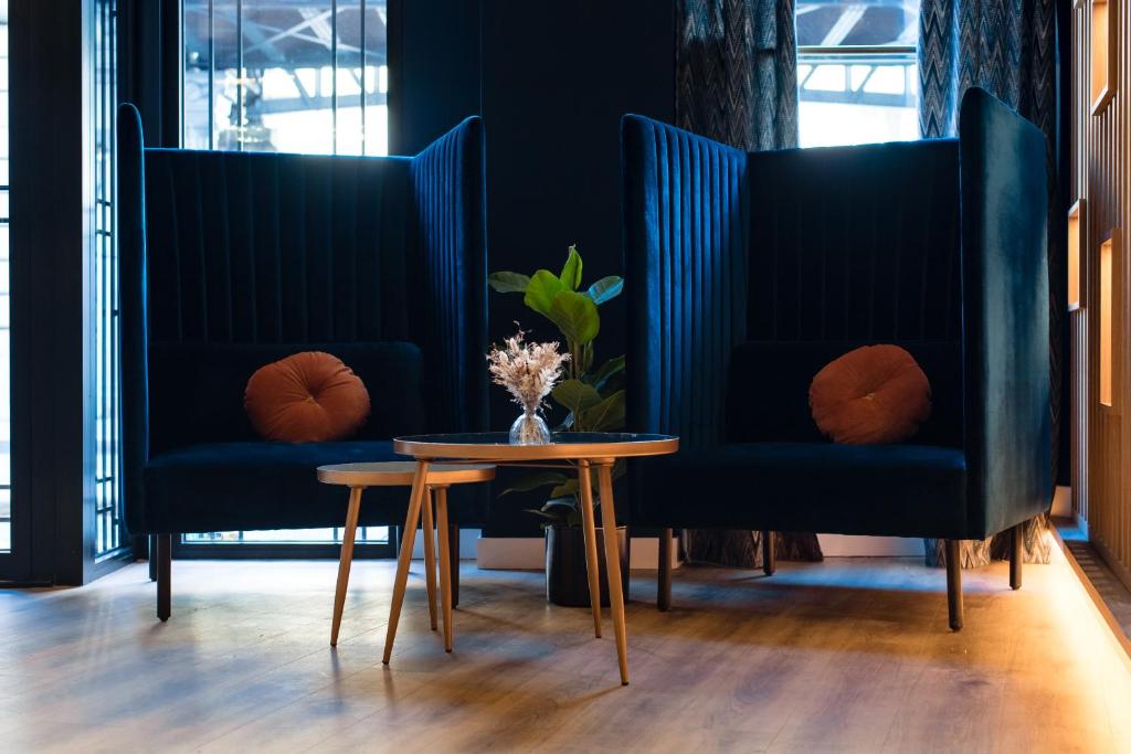 Reviews from past visitors to the Hôtel Bleu de Grenelle emphasize how well comfort and modernity are blended.