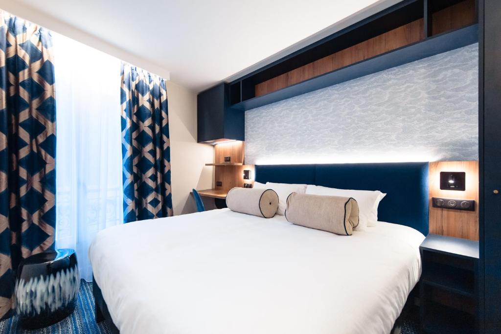 Tasteful decor, contemporary furniture, and thoughtful facilities combine to create a perfect blend of comfort and sophistication in the rooms of the Hôtel Bleu de Grenelle.