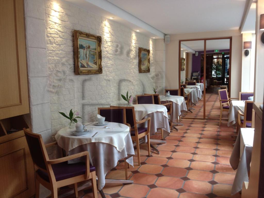 Hotel Boileau Dining: Delight in a culinary journey of French gastronomy at our charming dining venue, where every dish is crafted with passion and expertise.