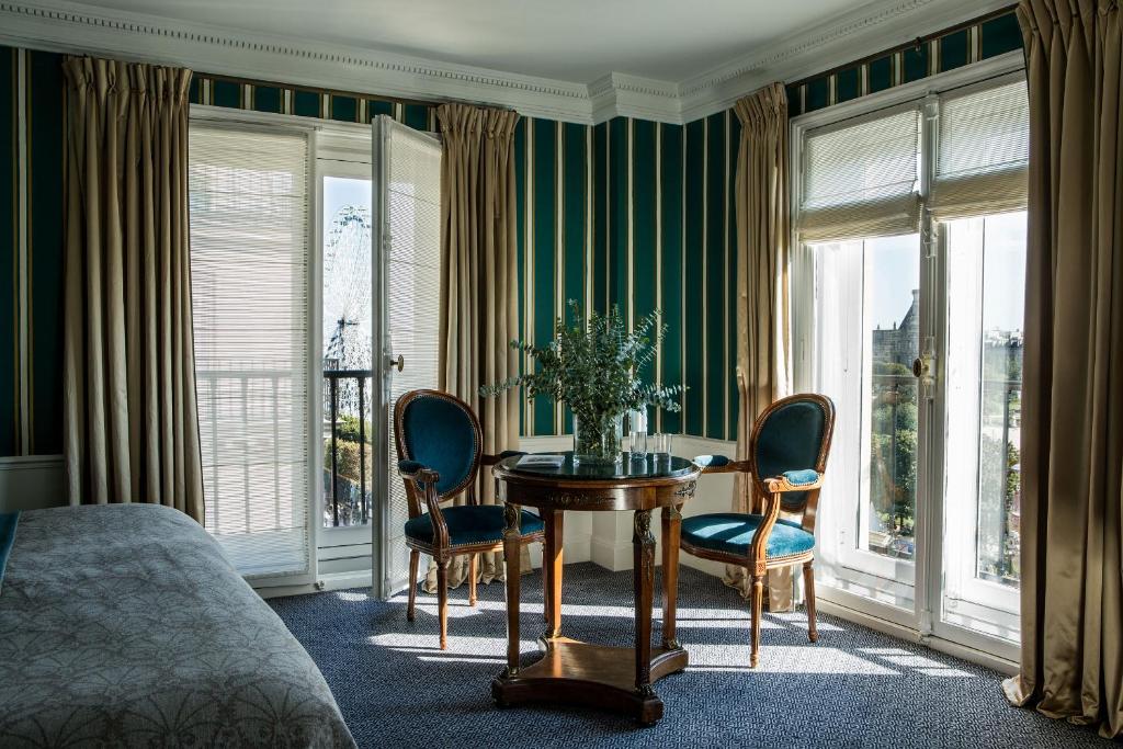 Guests of Hôtel Brighton - Esprit de France consistently praise the hotel for its impeccable service, elegant accommodations, and prime location overlooking the Tuileries Garden.