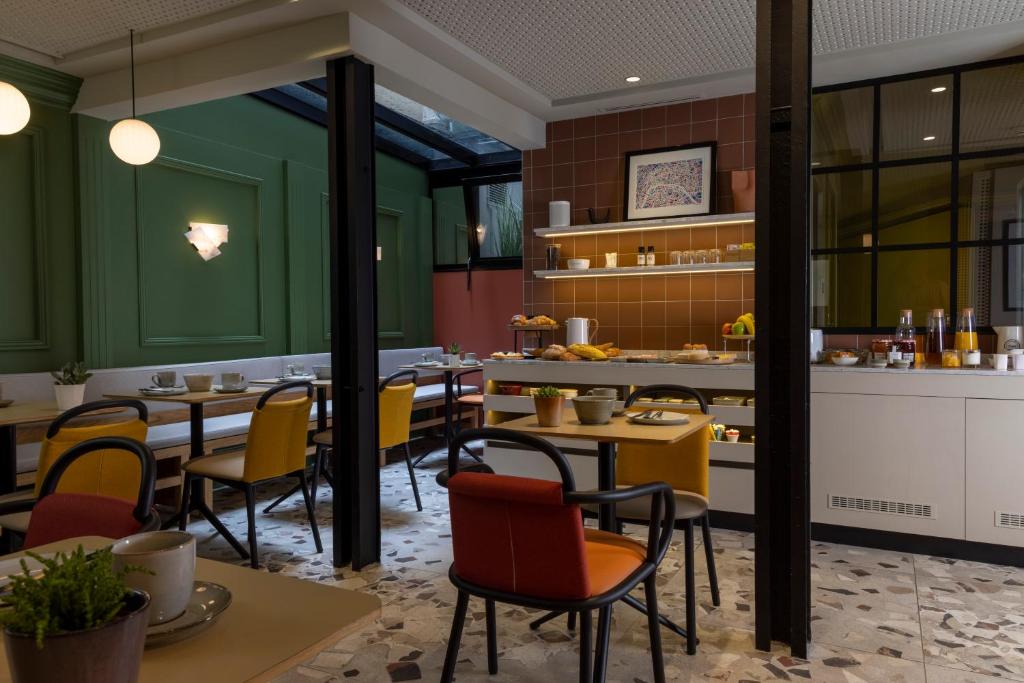 Hôtel De La Paix offers a range of upscale amenities, including a gourmet restaurant, spa facilities, and well-appointed event spaces.