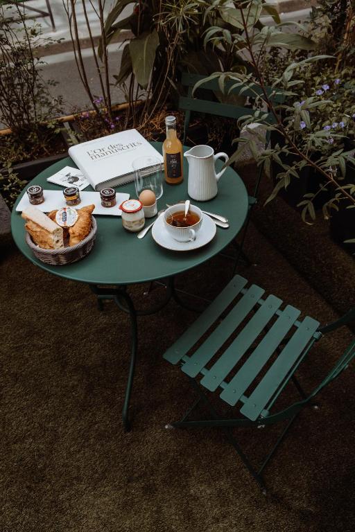 Hôtel de Lille offers a curated selection of amenities, including complimentary Wi-Fi, a cozy lounge, and personalized concierge service.