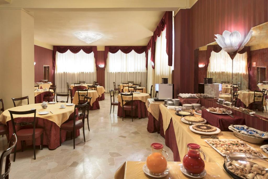 Hotel De Paris Dining: Stylish dining area with elegant tables and chairs.