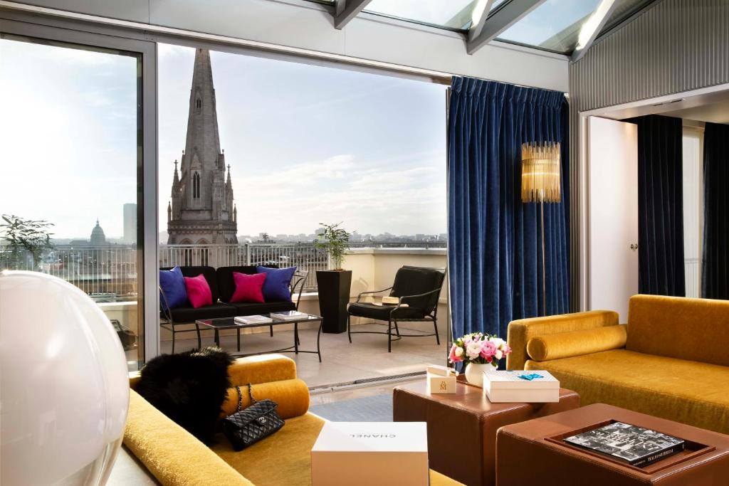 At Hôtel De Sers Champs Elysées Paris, guests are treated to a luxurious and refined experience that epitomizes the essence of Parisian elegance.