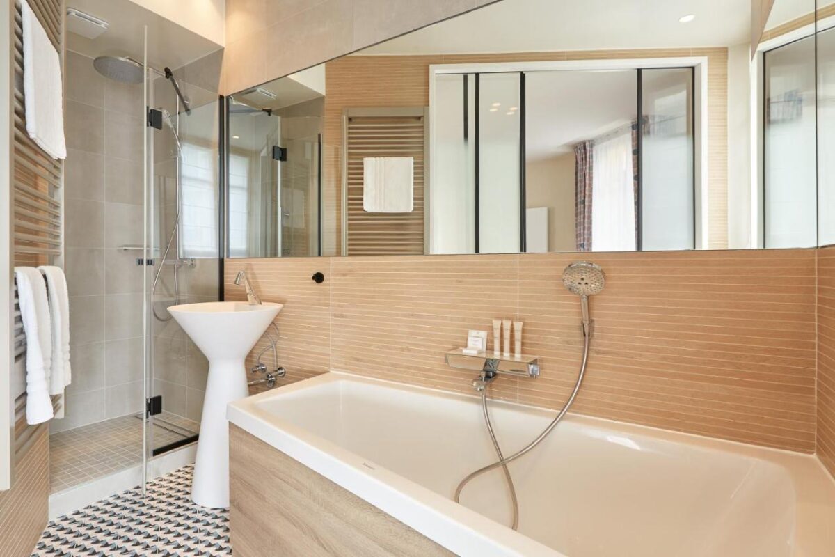 Bathroom look in Hôtel de Sévigné or Sévigné Hotel