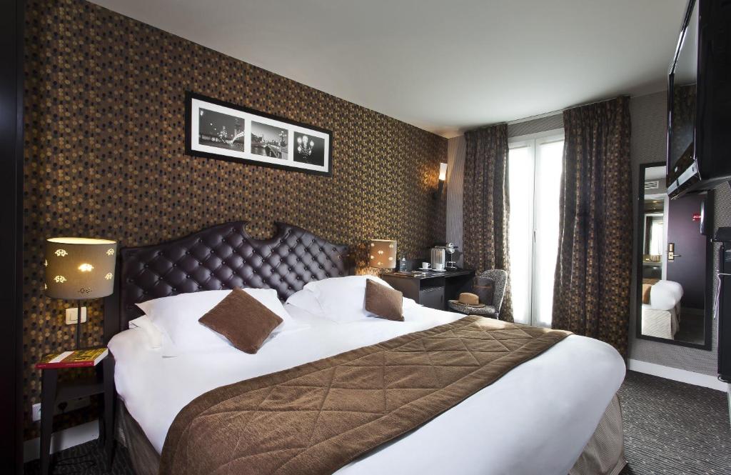 Hotel room at Hôtel du Prince Eugene featuring elegant brown and white decor, creating a warm and inviting atmosphere.