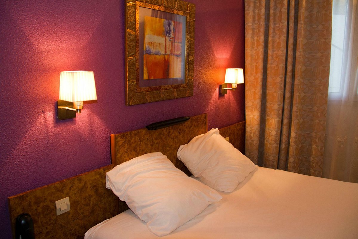 Bed and room interior in Hôtel du Trosy