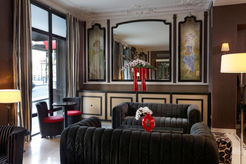 Lobby seats and interior in Hotel Eiffel Seine