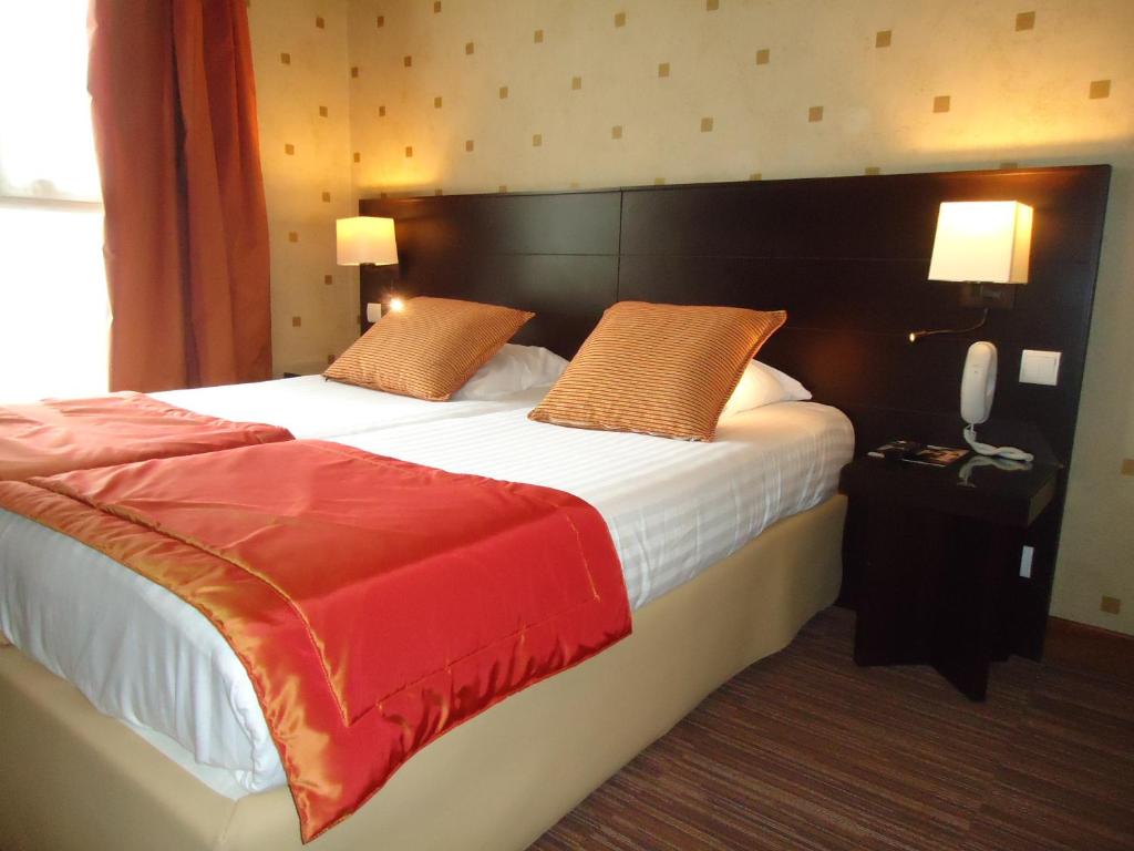 Hôtel de Lille's rooms boast a harmonious fusion of classic Parisian charm and modern comfort.