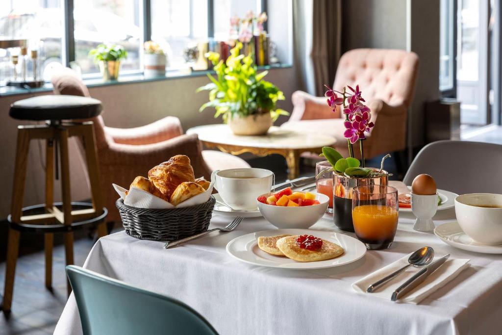 Immerse yourself in a culinary journey at Hôtel Fabric, where the dining experience is a celebration of French gastronomy and hospitality.