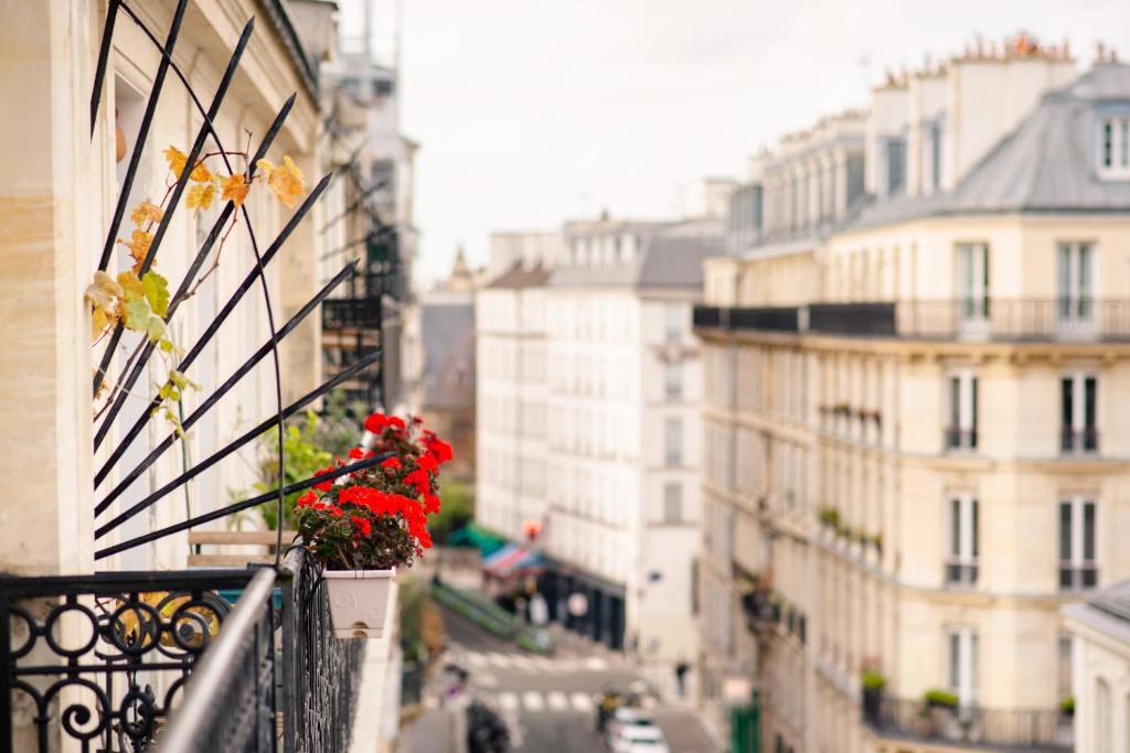 The Hotel Jardin de Cluny places a high value on accessibility and practicality, and it is well situated close to major landmarks and public transportation.