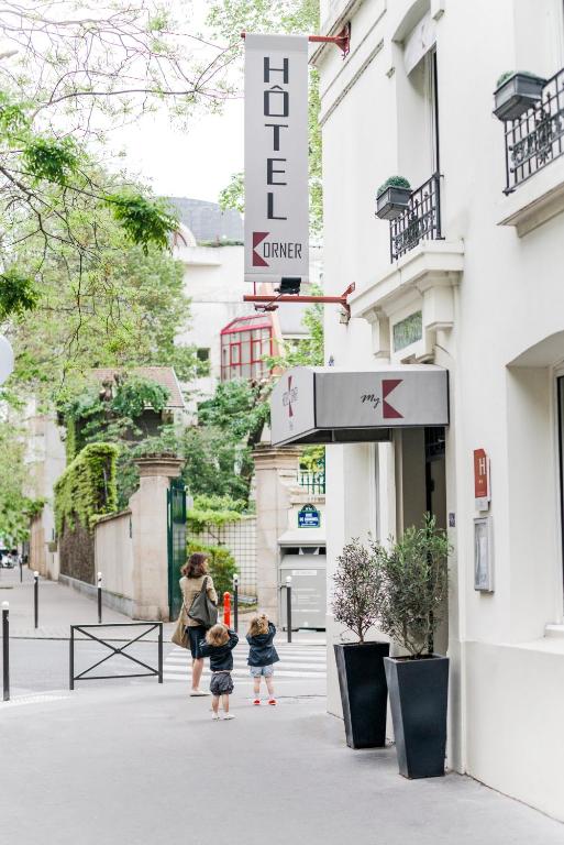 Entrance in Hotel Korner Eiffel