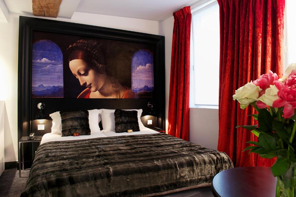 Indulge in the well-appointed rooms of Hôtel le Clos de Notre Dame, where classic elegance meets modern convenience.