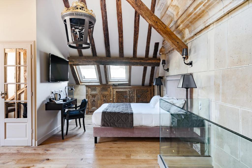 At Hôtel Le Presbytère, guests are treated to a personalized and immersive experience, where historic charm meets modern comfort.