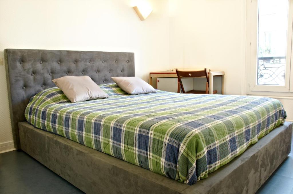 Hotel Luxor Paris Bedroom: A captivating sanctuary exuding opulence and contemporary Parisian elegance.