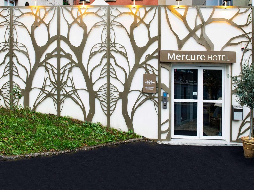 Stepping into Hôtel Mercure Paris Suresnes Longchamp, guests are greeted by a contemporary lobby adorned with stylish decor and a welcoming ambiance.