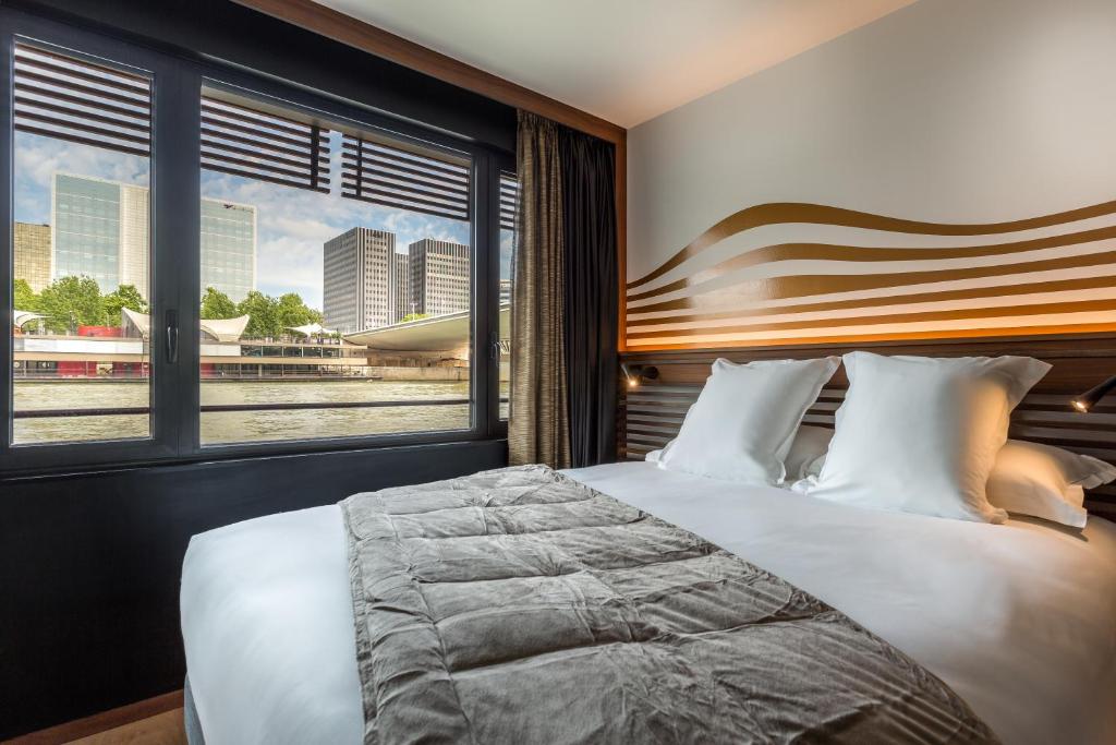 Immerse yourself in contemporary elegance with the room features at Hôtel Artus.