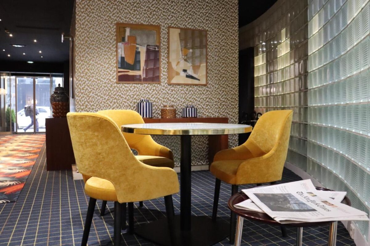 Lobby seats in Hôtel Pergolèse Paris Champs Elysées