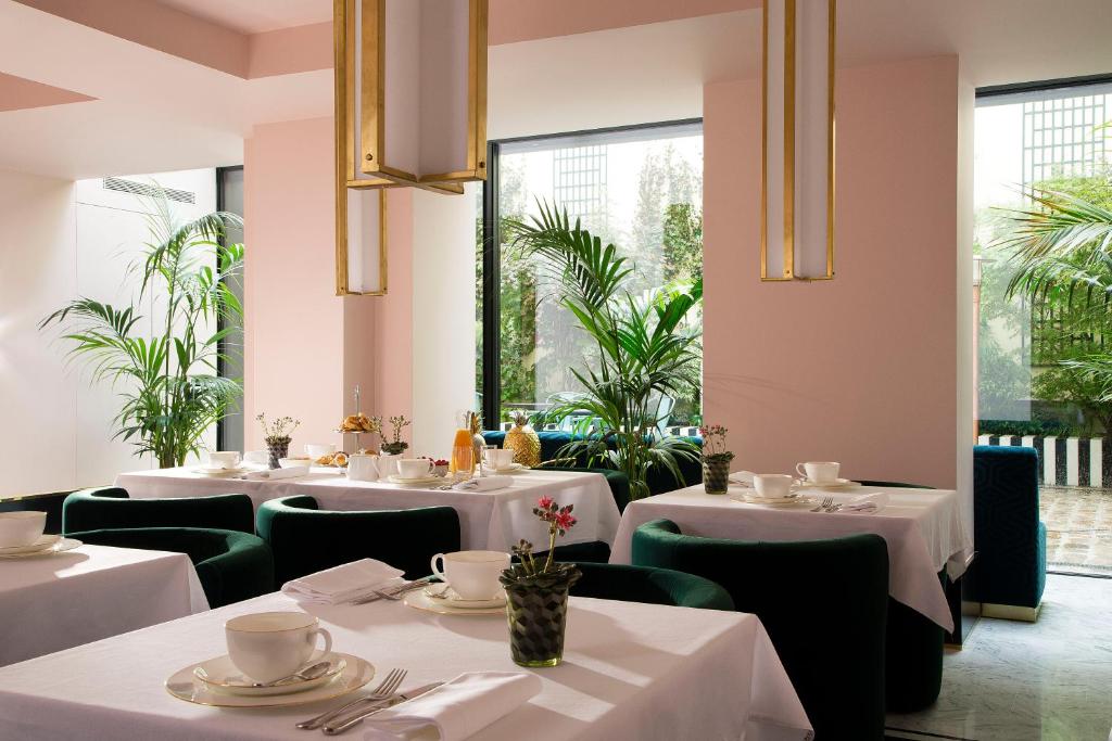 Embark on a culinary journey at Hôtel Saint-Marc, where dining is an exquisite blend of French gastronomy and contemporary flair.