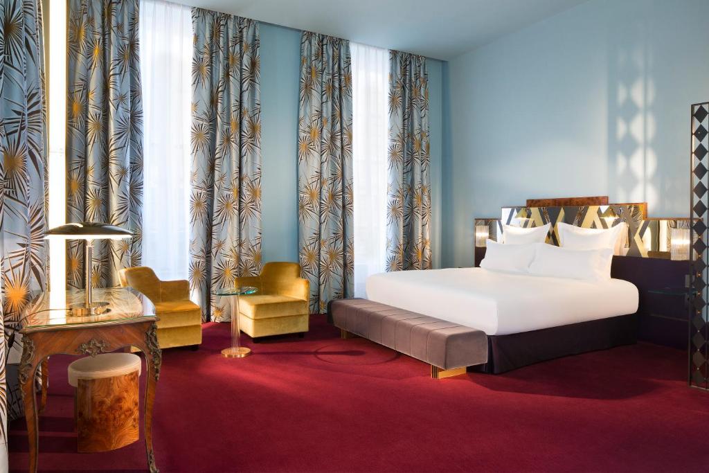 Experience unparalleled luxury and comfort in the rooms of Hôtel Saint-Marc.
