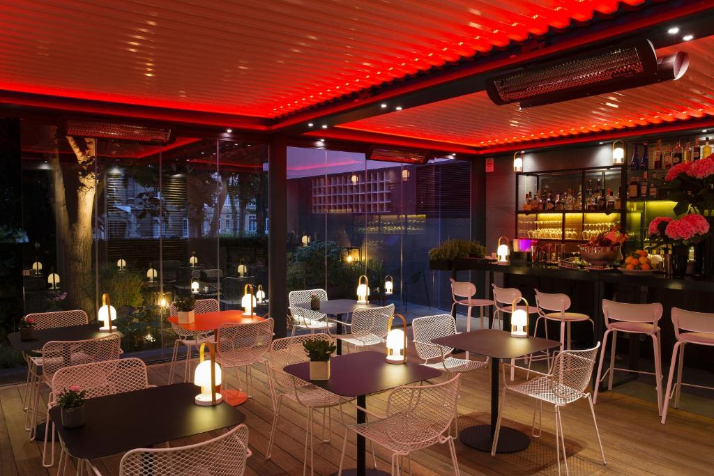 Hotel & Spa La Belle Juliette offers a plethora of upscale amenities to enhance guests' experiences, including a rejuvenating spa, fitness facilities, and an exquisite dining establishment.