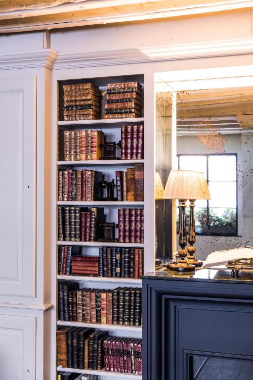Hotel Verneuil Saint Germain is a charming boutique hotel located in the historic Saint-Germain-des-Prés neighborhood of Paris.