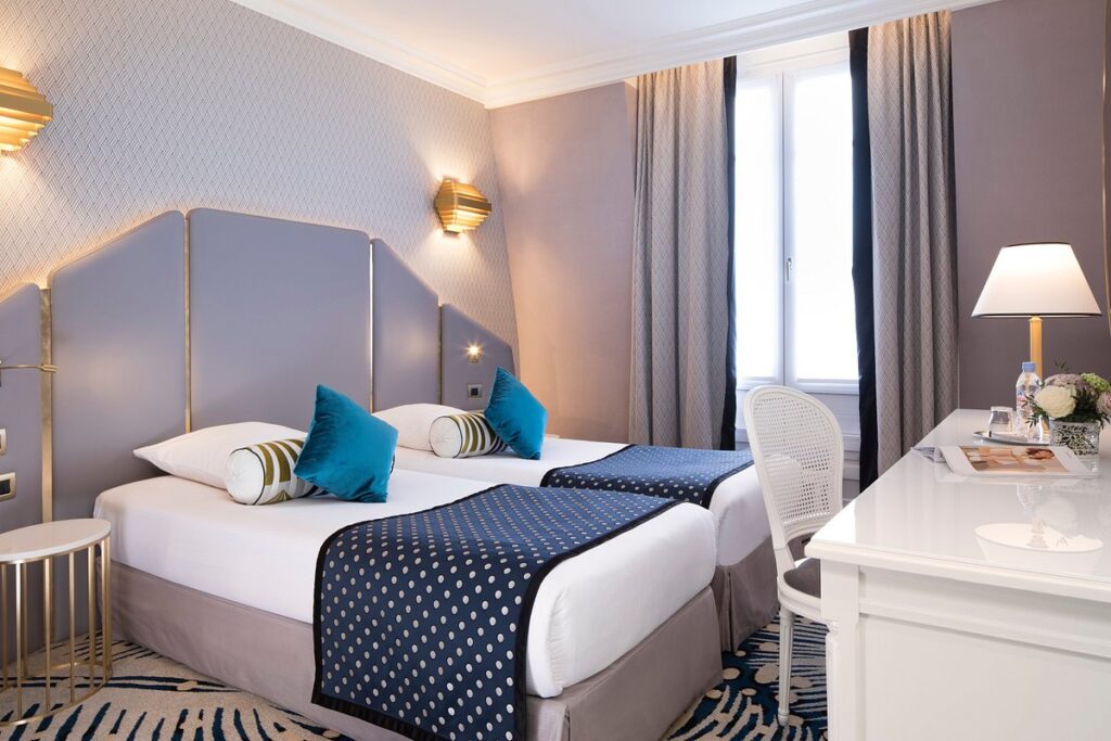 Hotel Victor Hugo Paris Kleber bedroom interior