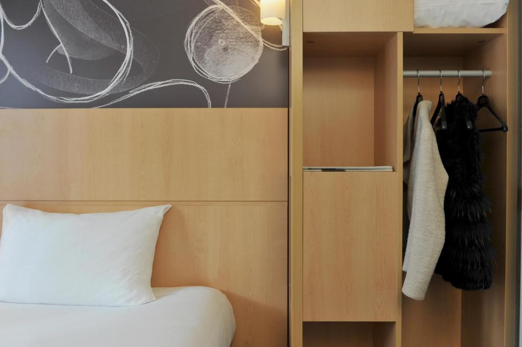 bis Paris Vaugirard Porte de Versailles stands out in price comparison, offering exceptional value for money with its competitive rates and a comprehensive range of amenities.