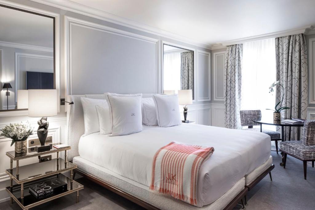 J.K. Place Paris provides a curated selection of top-tier amenities, ensuring an unparalleled experience for guests.