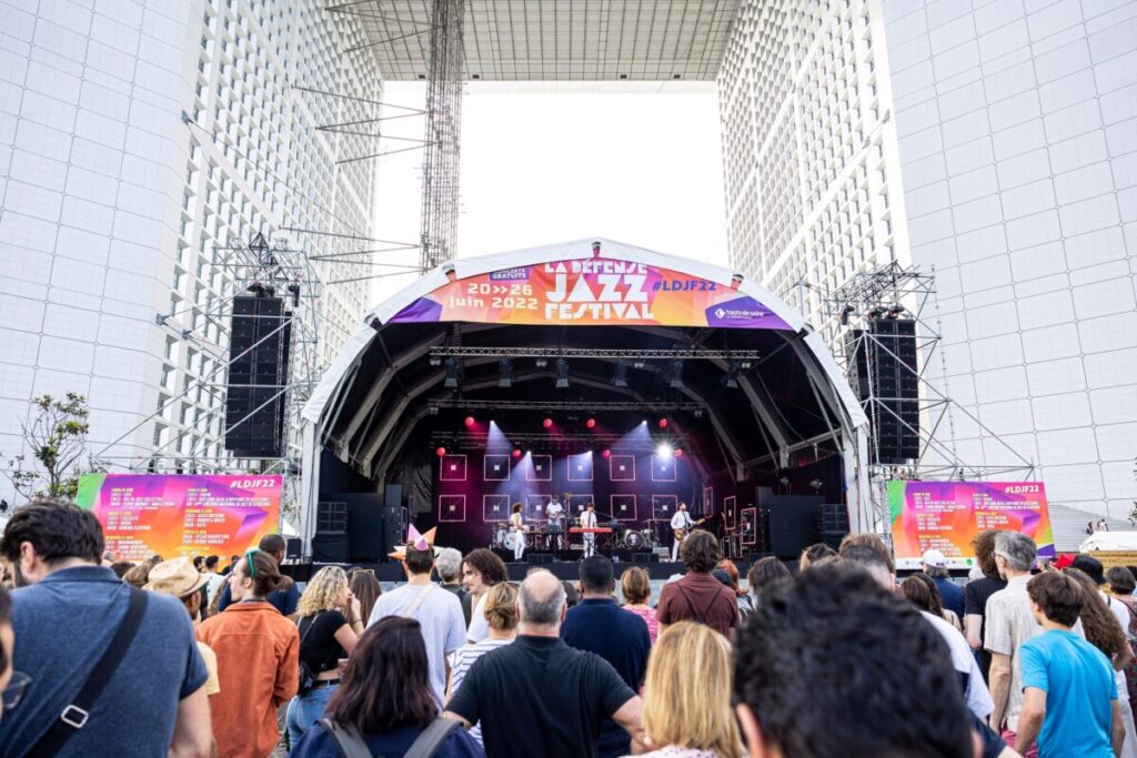 Crowd participating and emoting in La Défense Jazz Festival