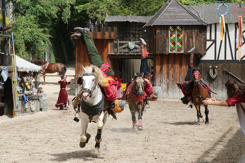 Man on horseback in a field, showcasing La Légende des Chevaliers in Provins.