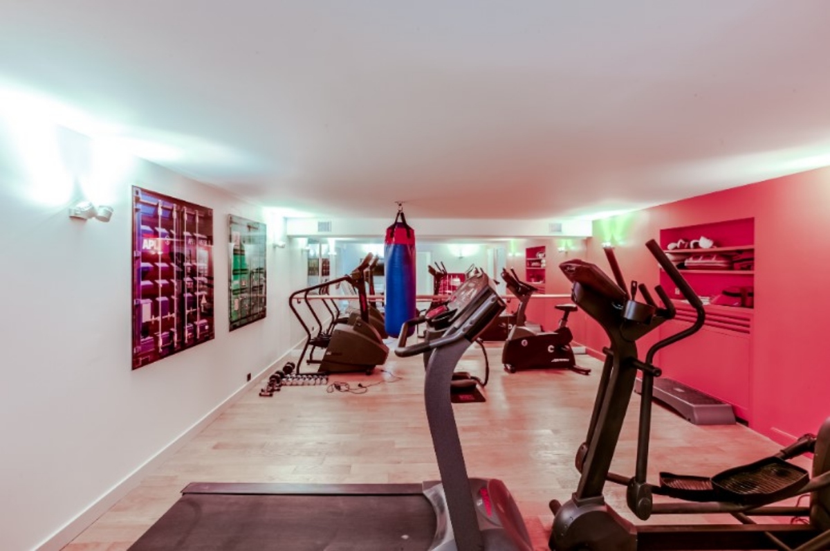 Fitness center and amenity in La Residence Paris