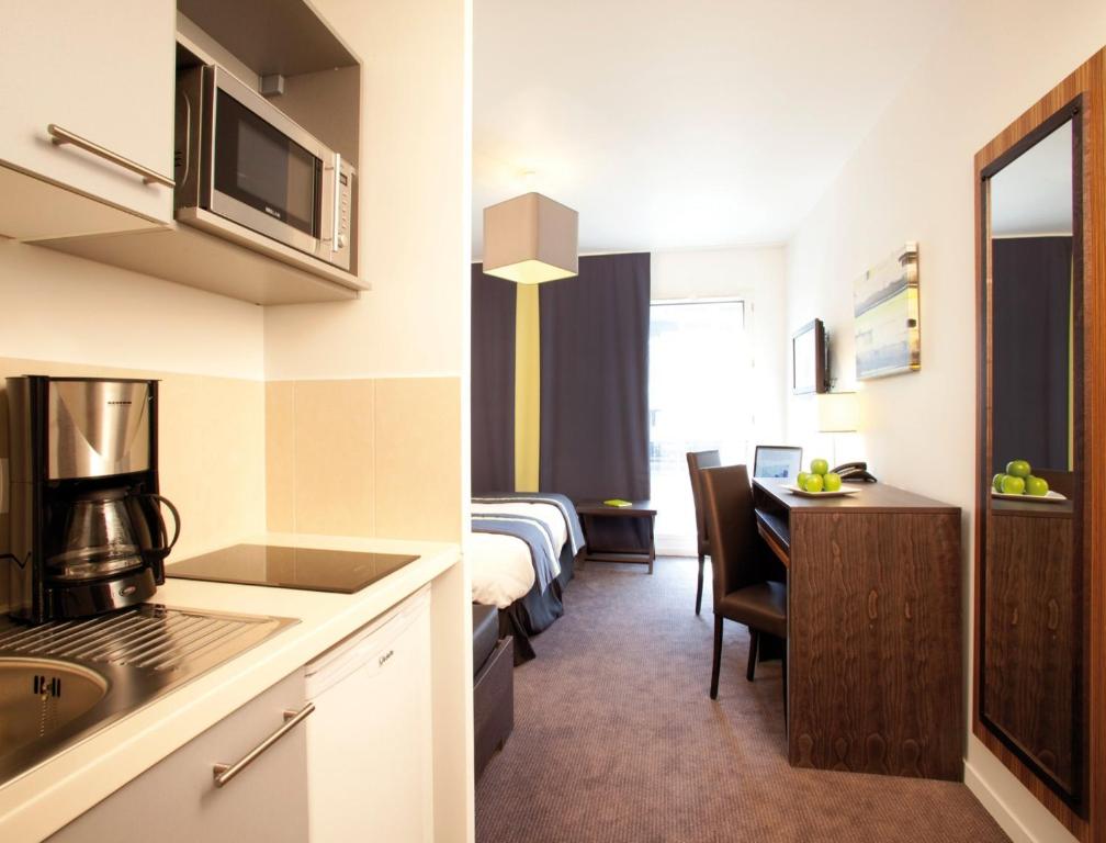 Insightful guest reviews capture the essence of Lagrange Apart'Hôtel Paris-Boulogne, highlighting exceptional service, comfortable accommodations, and a welcoming ambiance.