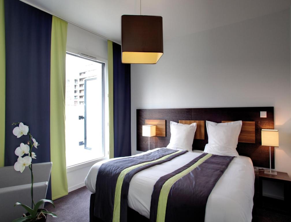 Lagrange Apart'Hôtel Paris-Boulogne rooms boast a harmonious fusion of comfort and functionality, equipped with modern amenities such as plush bedding