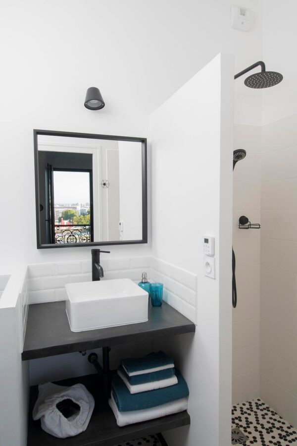 Bathroom interior in Le 24 Meudon