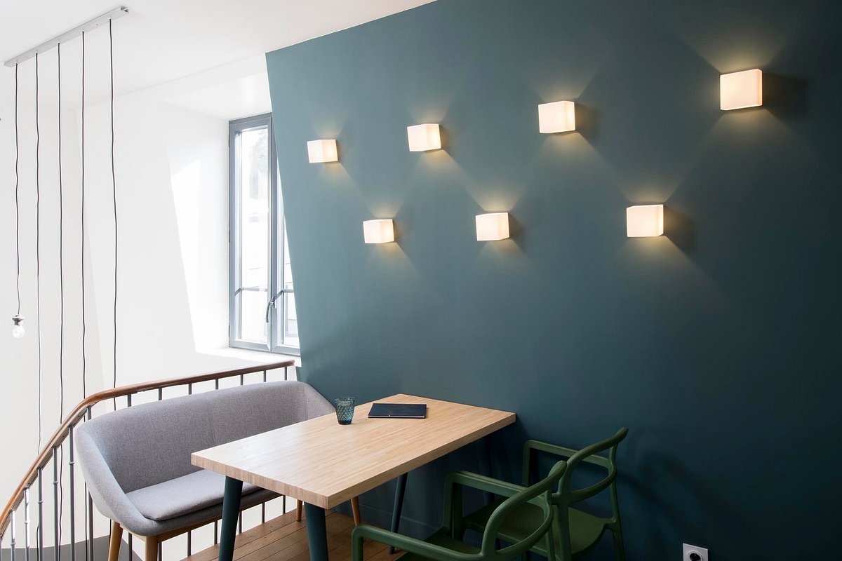 Lobby seats in Le 24 Meudon 