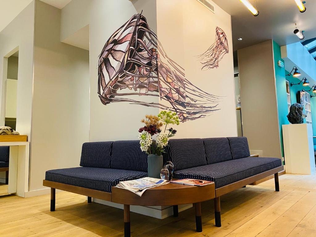 Image of the lobby area at Le Basile Hôtel, showcasing modern furnishings and a welcoming atmosphere.