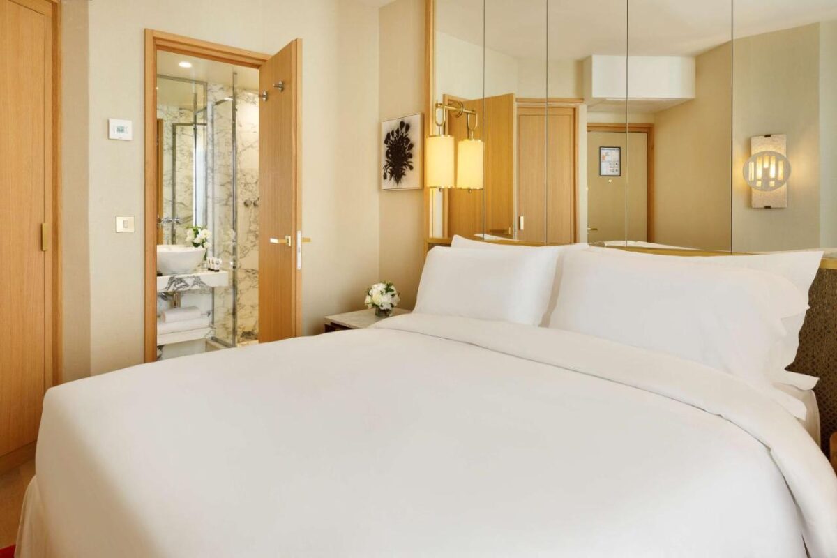 Le Belgrand Hotel Paris Champs Elysees, Tapestry By Hilton