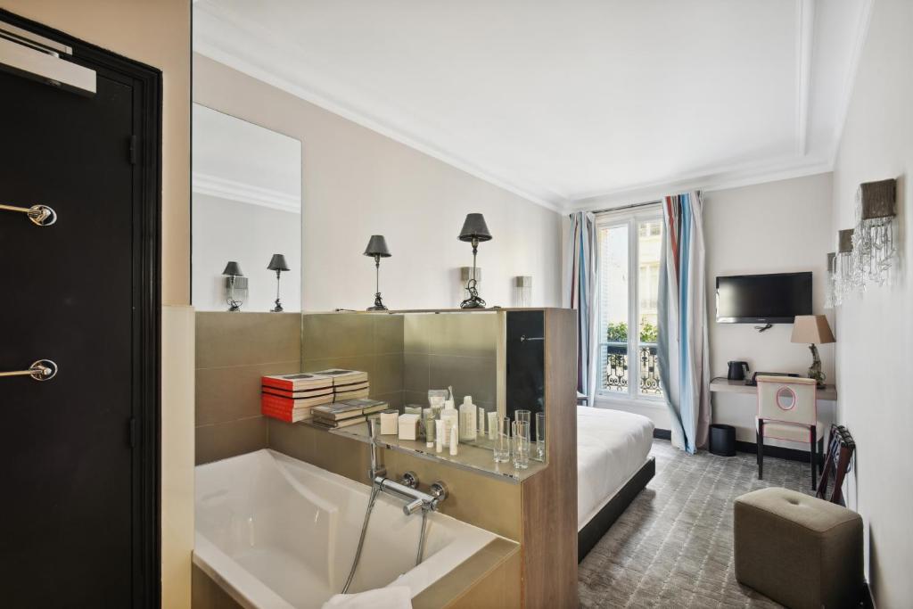Compare prices effortlessly and discover unparalleled value for money at Le Paris Singulier.