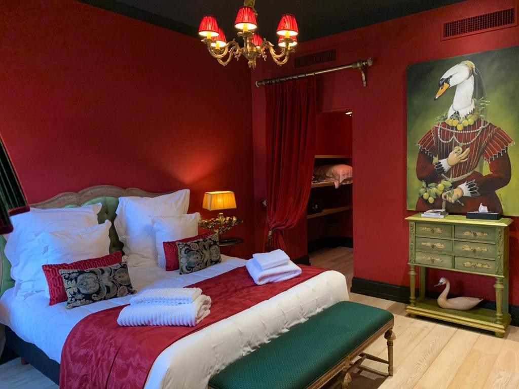 Le Prieuré de Boulogne Exquisite Bedroom: Immerse yourself in luxury and comfort within our exquisite bedroom, adorned with refined furnishings and elegant accents.