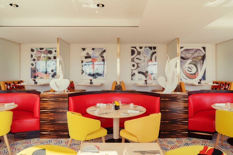 Seats, tables, and interior of Le Tout-Paris