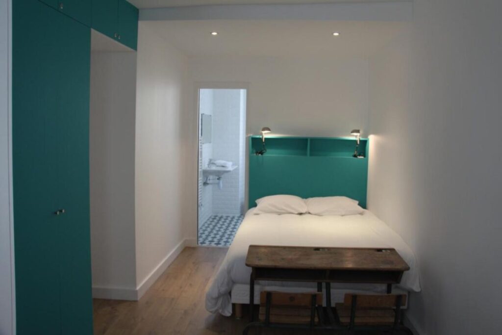 Bed in Les Toits de Paris